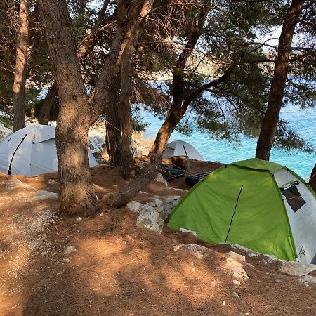 Pine Side Camp Hotel Himare Exterior photo